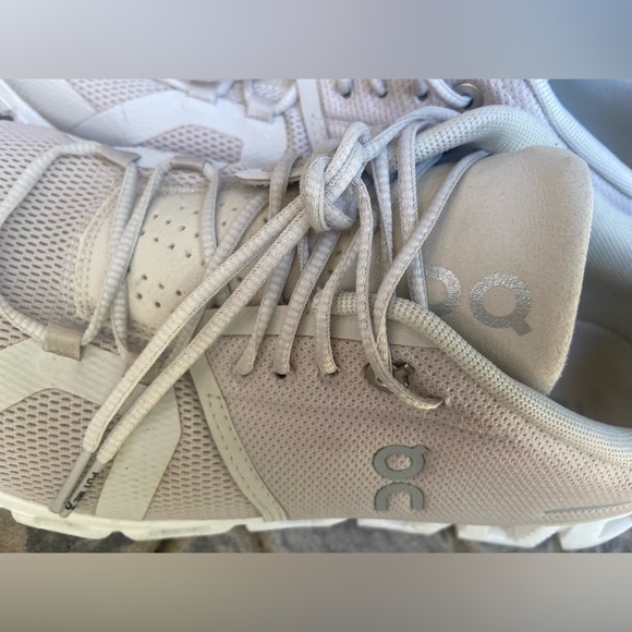 On Cloud 5 Womans Sneakers. - Picture 3 of 12